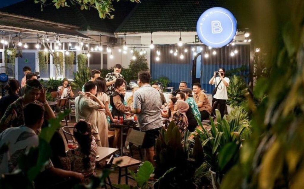 Bonn Garden Cafe Serasa Nongkrong di Taman Tropis